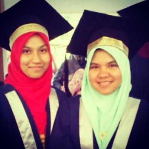 umrhtwwb's tweet image. I love red . Wuu . Haha . With my junior a.k.a my younger sister .
#5A'sSPM
#Theredone
#HariAnugerah2014