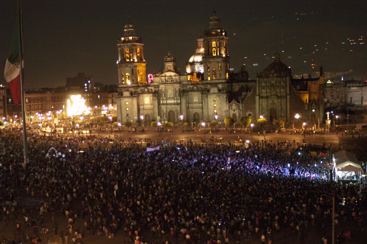 Milenio's tweet photo. #Ayotzinapa No nos interesa a cuántos agarren:padres de normalistas http://t.co/mlKkNvPzqz http://t.co/1A6qhl0Rp1