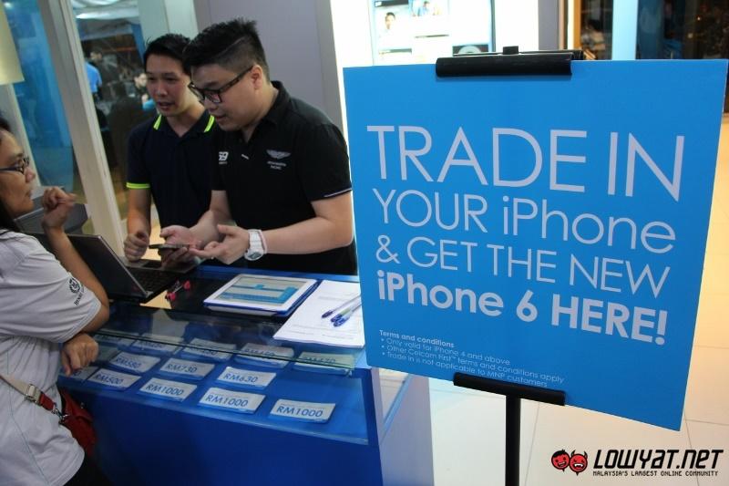 LowyatNET's tweet photo. You can trade in old iPhone to obtain discounts for #iPhone6MY at #Celcom Blue Cube Sunway: http://t.co/Oy1IXXMd2P http://t.co/45WsW7QO3Y