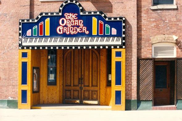blogTO's tweet photo. Who remembers the Organ Grinder? http://t.co/d2iKo8VWdv http://t.co/VGjK6csk9I