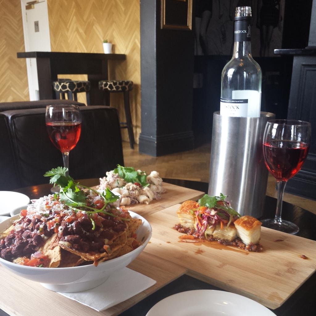 mellindus's tweet image. The best way to combat a tough day at the office #thirdtimeinaweek