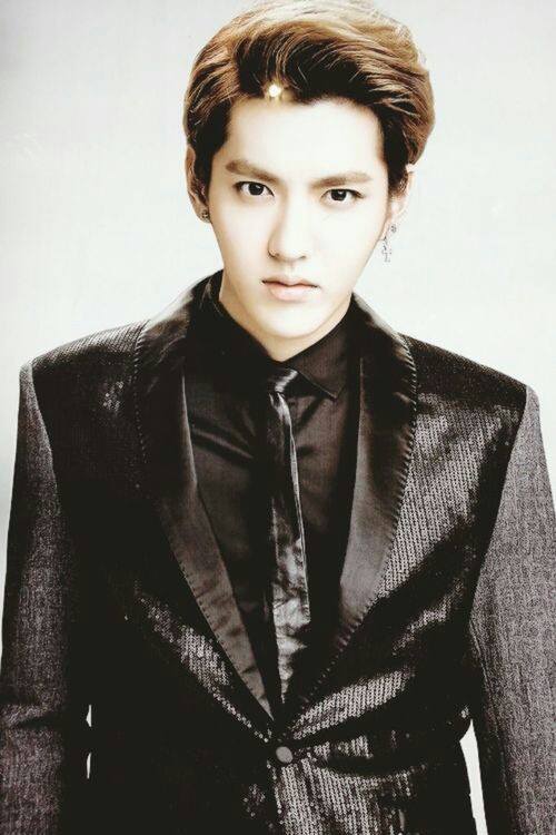 Happy birthday Kris/ Wu Yi Fan oppa.. wish u all the best! fighting!  