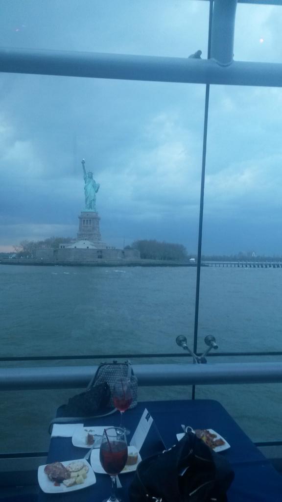 AnneAnnedp07's tweet photo. She or he ??? Statue of Liberty!!!cruised at NY. Throwback 5/14.. http://t.co/5RGdaWBaNC