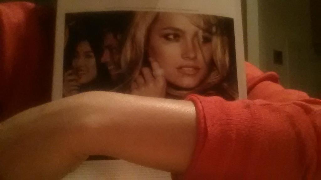 AnneAnnedp07's tweet photo. "Good Am as in 3:38 am!!coffee while reading a book ^ what lies beneth on paper backs ♥ http://t.co/ypbjxAPnQn