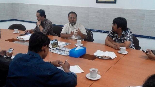 WkKetua KPK,Bambang W kunjungi red.Tribun Jogja utk diskusi&amp;bedah buku "5 Perspektif Antikorupsi KPK Bagi DPR"(6/11
)