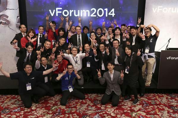 VMware_Japan's tweet photo. vExpertの皆様と弊社CEO パット・ゲルシンガーとの記念撮影です。お集まりいただきましたvExpertの皆様、ありがとうございました。#vForumJP #VMwareJP http://t.co/51veMazngS