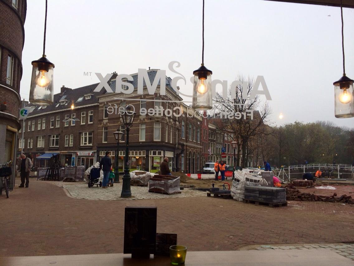 WYNEstrategy's tweet photo. Volgens mij is hier net de basis gelegd voor leuke conceptstore in (Y)ours Leiden! #Breestraat http://t.co/xkwsfNzbEm