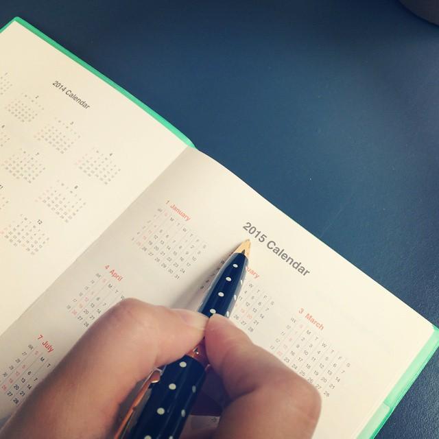 Antenna_Shop's tweet photo. 2014년도 두 달 채 남지 않았어요. 월동준비는 내년 다이어리를 고르는 것도 
포함되어있죠. 2015년 나에게 꼭 맞는 플래너 하나 장만하고, 열두달을 꽉꽉 채울 다짐과 함께해요 http://t.co/Dr11Dzp3pJ