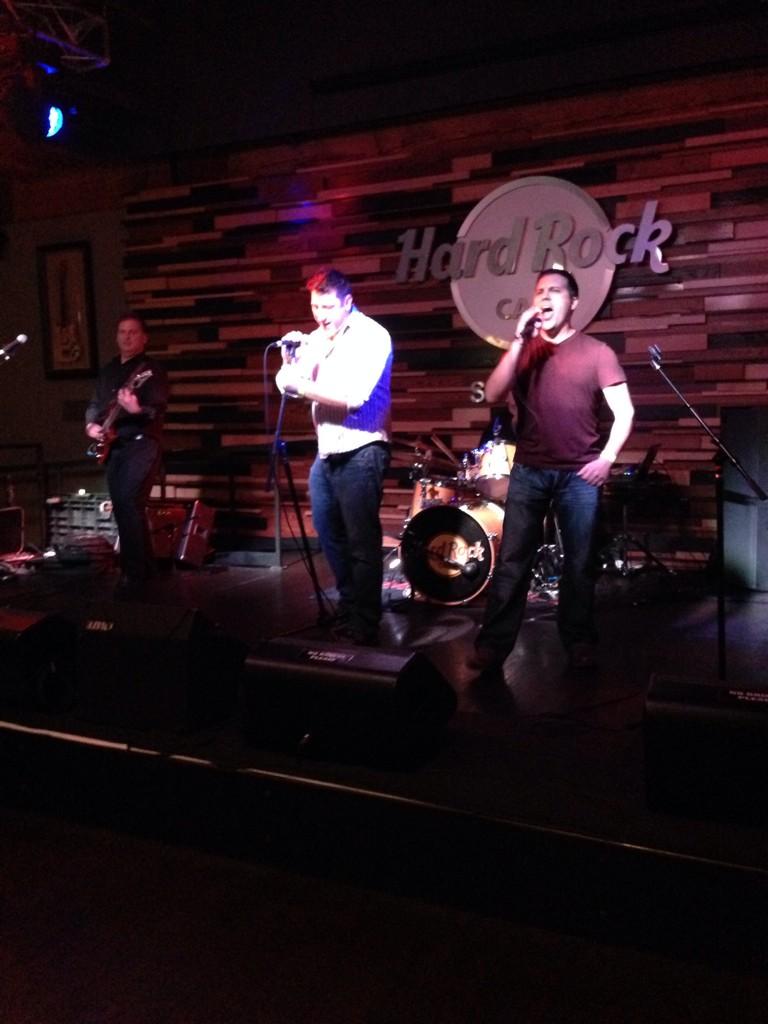 bigawesomemess's tweet image. @MikeDavisSQL rockin it at #sqlkaraoke
