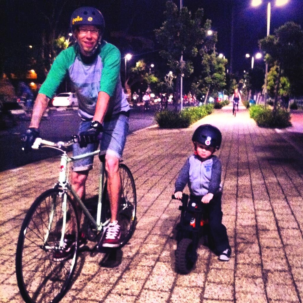 moonlightmass's tweet photo. It's #moonlightmass tonight! clear skies, beautiful weather! let's do this! lights, helmets and go! #iRideCT http://t.co/59OMrU7ObY