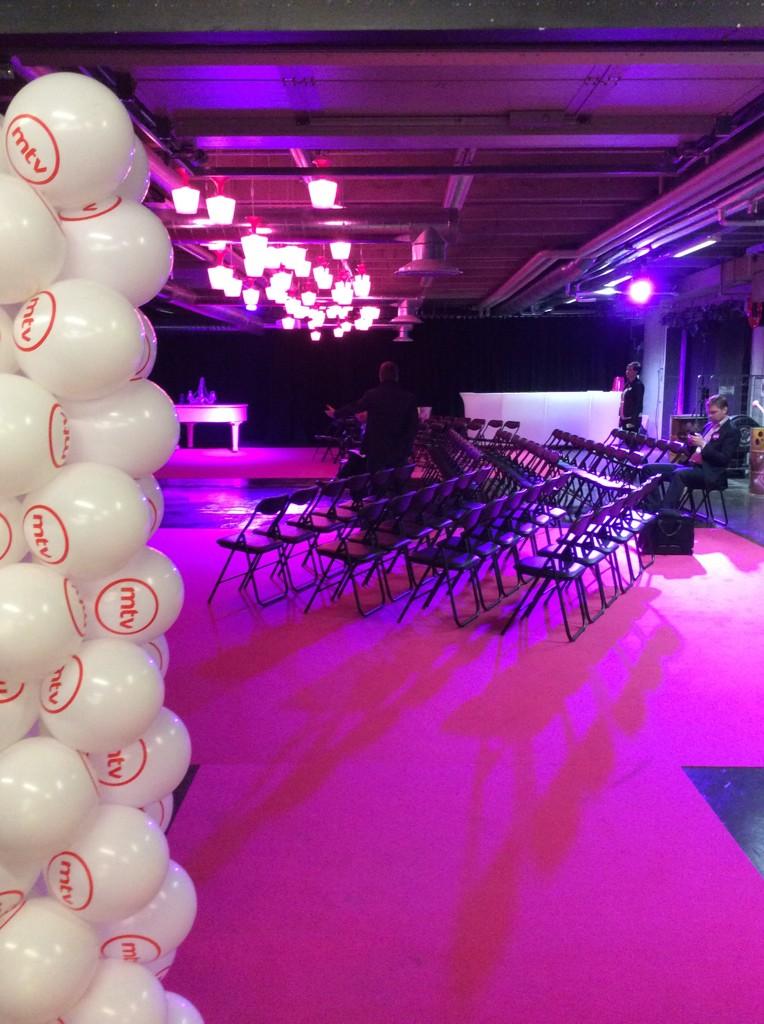 MTVSpotti's tweet photo. Tänään Oulussa Ilmiöiden jäljillä @LauriSalovaara @jerete @villetolvanen @TuomasEnbuske @SakariPalsola. Tervetuloa! http://t.co/vbM6KntULq