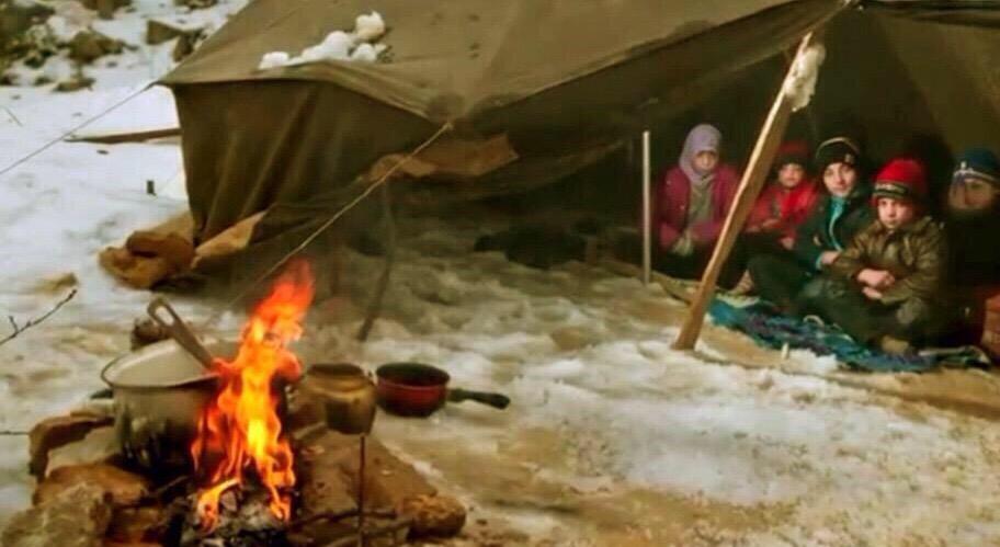 77UU7's tweet photo. يا برد الشتاء رفقا بأهل الخيام ، اللهم كن عونا لأهلنا في سوريا ⬅️ http://t.co/CN4SvZrTPJ
