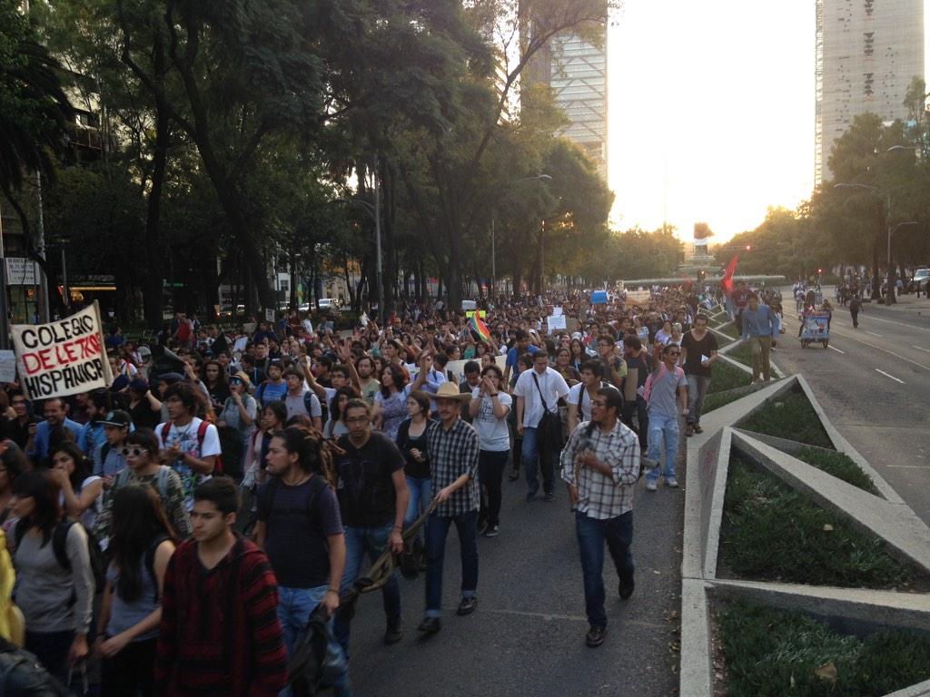 gabybagy's tweet photo. #AccionGlobalporAyotzinapa #43VivosYa #Marcha5Nov hoy los mexicanos estamos cansados de las injusticias! YA BASTA!!!! http://t.co/Tt2xfOuZNg