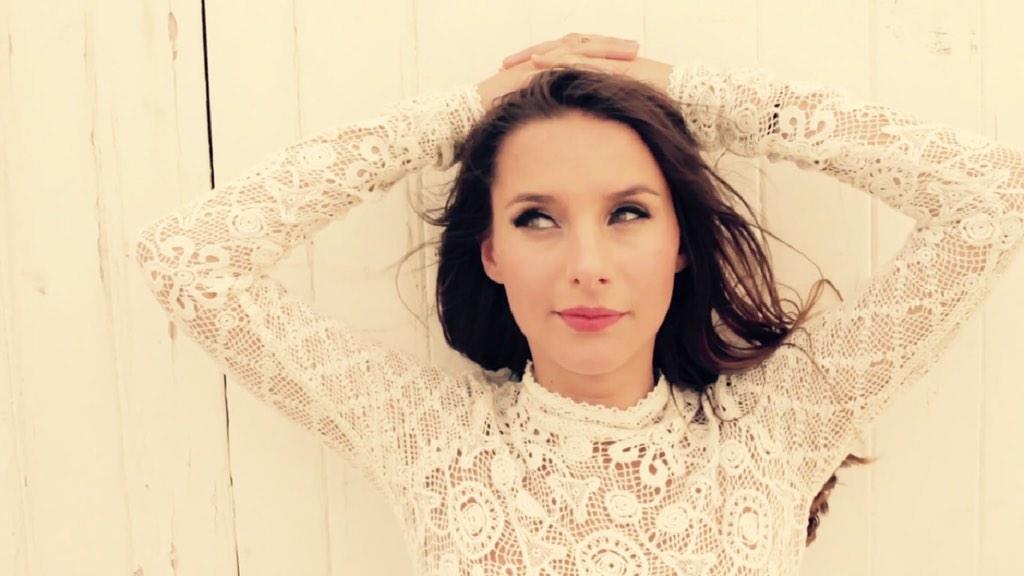 elephanatics's tweet photo. JOYEUX ANNIVERSAIRE LISA ! ❤️ @elephantmusique http://t.co/WFOI51mhF3