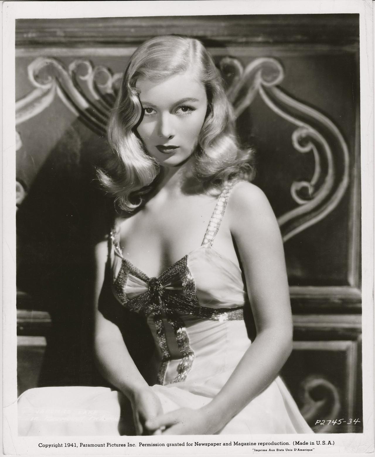 Check Out What Veronica Lake Looked Like  in 1941 