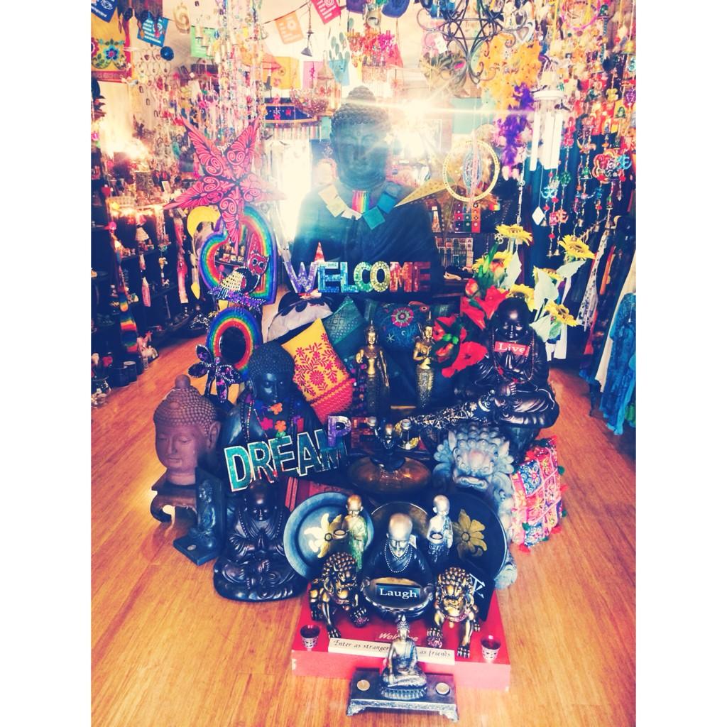 Gracesmith_xo's tweet photo. Cutest shop in the world 💖 http://t.co/dMkzkRMuk6