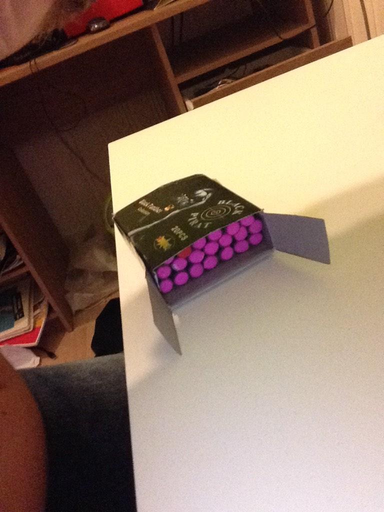 DutchPyroTeam's tweet image. Pakje met 20 blackpirats van de "Black Panther Collection" Word verloot bij 100 volgers! Dus RT