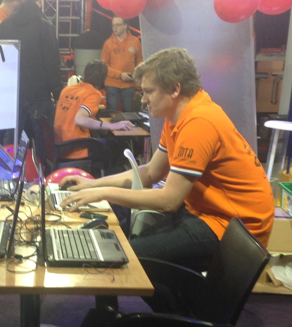 REACON2's tweet photo. Ik ben blij iets verbetering aan te hebben kunnen brengen aan #zithouding van deze student #capisco puls @ #contacta http://t.co/I7MzgCmcyd