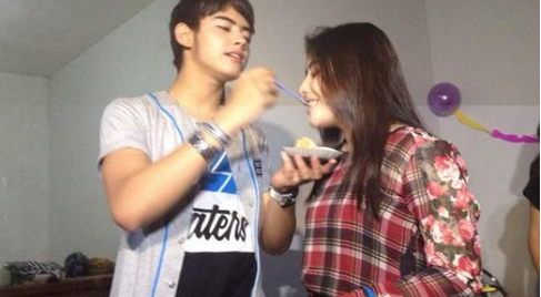 Aliando_Notes's tweet photo. enak? @alysyarief @aliando26 @PrillyBie @alicious_resmi @PrillyFan @Prilly_Licious @Alicious_BB @AliPrillyFan http://t.co/Ltr44pQkEe