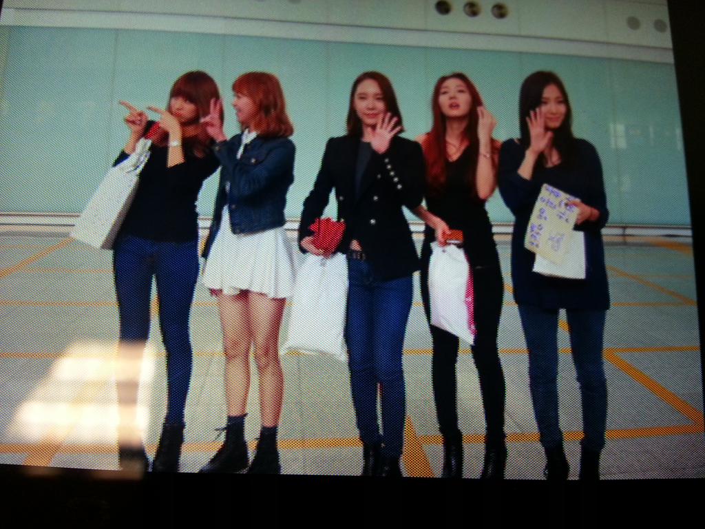 B1vuHHHCUAECNoT.jpg:large