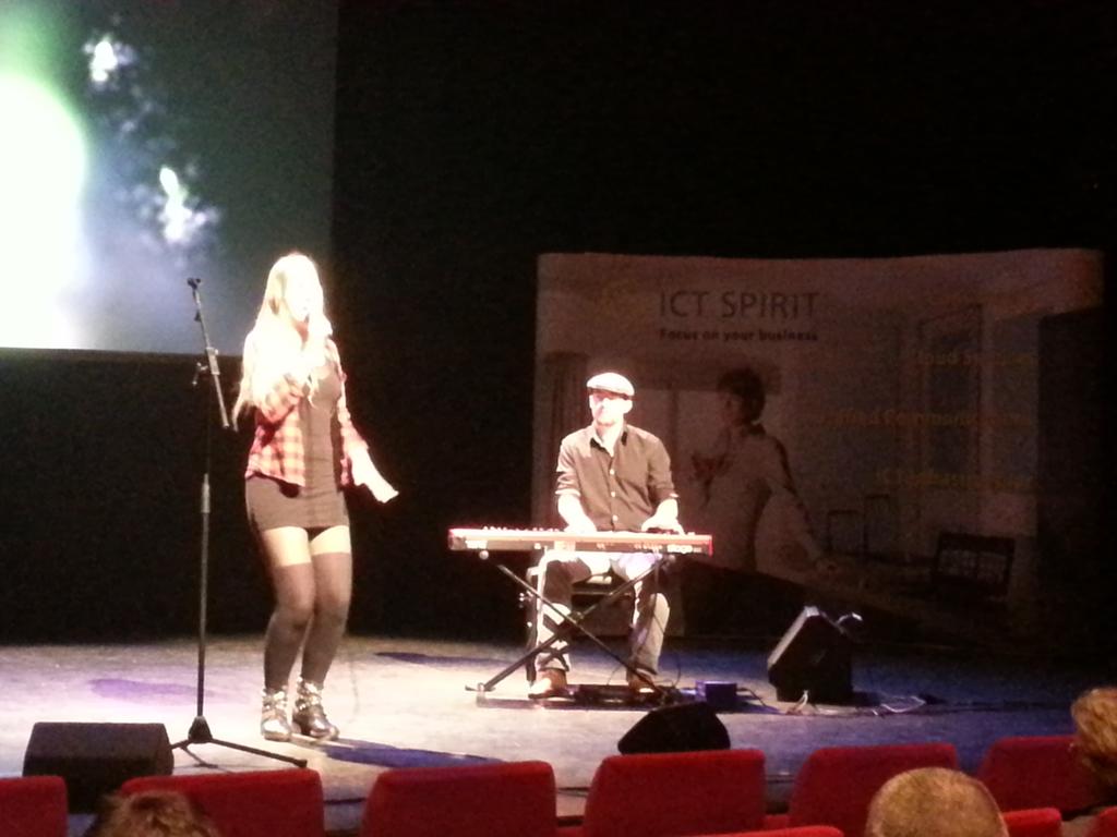 RichardVriesema's tweet photo. #ictib2014  muzikaal welkom. http://t.co/TYG8BKq3VS