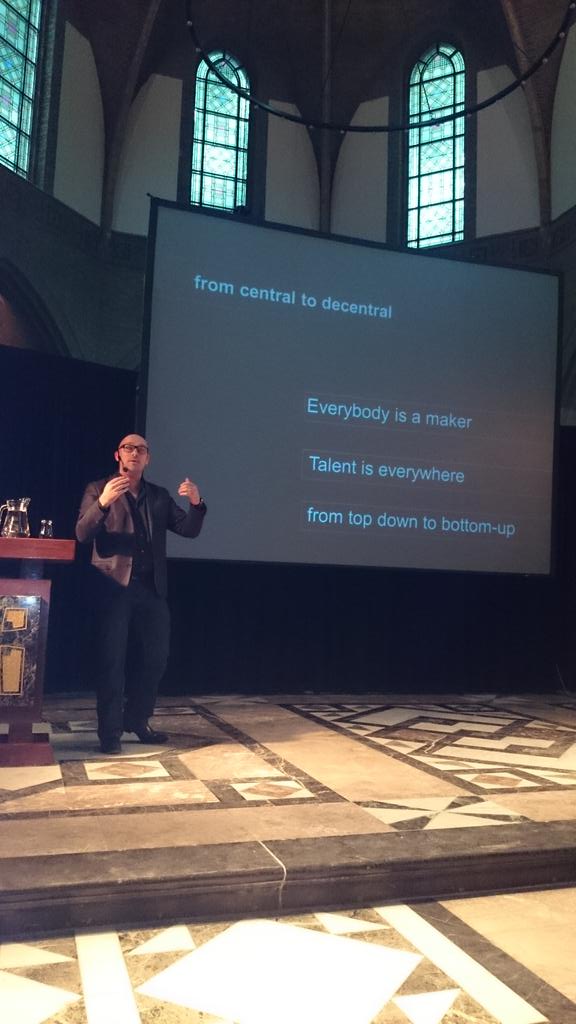 arkovb's tweet image. alweer zo'n topspreker uit Belgique: @HermanToch over 5 paradigma shifts, happy profit en de wet van Joy. #manpower