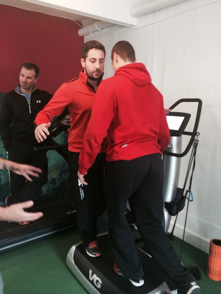 ReactFitUK's tweet photo. @aayouhighgate here we are giving the experts more expertise #balance #core #fitfam http://t.co/jhPvY9lhTz