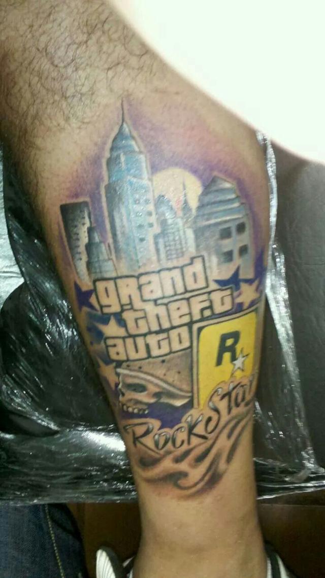 RockstarGames's tweet image. A #GTA fan going out on a limb to show their dedication.