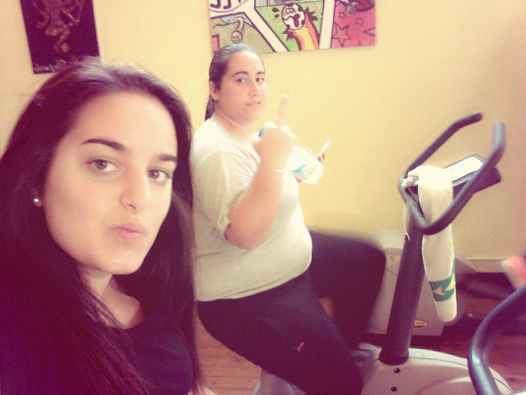 Chari943's tweet photo. Un poco de gimnasio ✌✌ http://t.co/hMA4mlfI0J