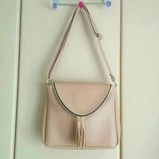 netwabcom's tweet image. 『ショルダーバッグ♪ ベージュ』をフリマアプリFrilでチェック！ 

fril.jp/item/fd77328c9…