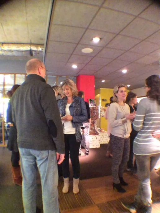jurjendevries's tweet photo. Spontane kennismaking van nieuwe co-workers bij @s2m030 door @MaudStevers waar #host2transform #h2t mooi verwerkt is http://t.co/f8Hpn9EIlh