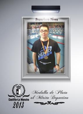 EL nadador, Francisco Pérez Molina, ha sido galardonado con la medalla de plata al mérito deportivo de C.M.
