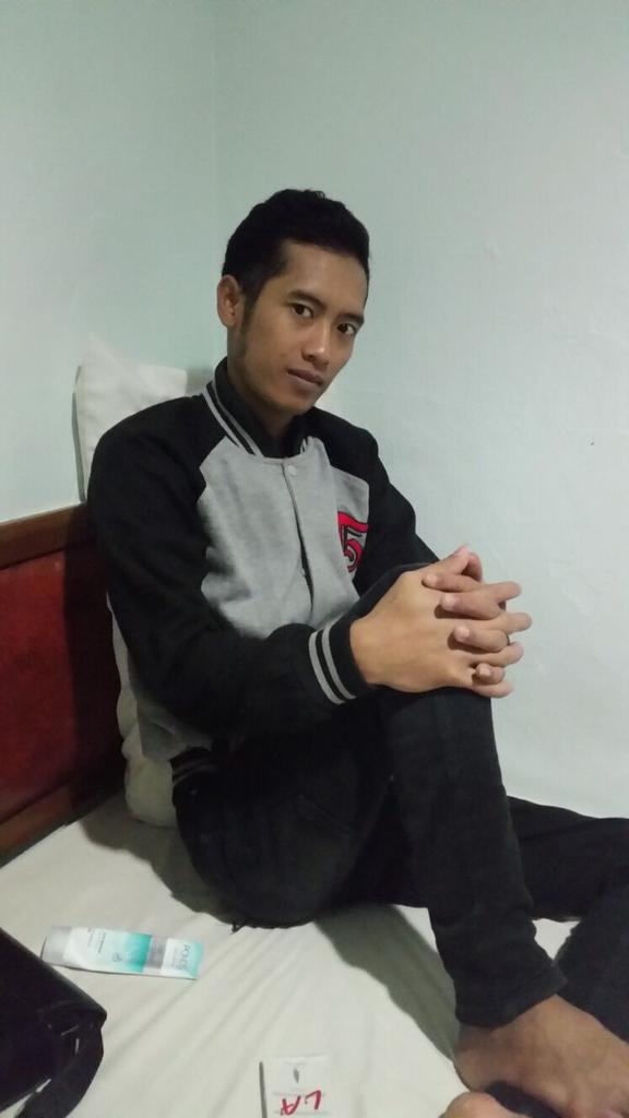 Kapan ya dia bisa ngerti perasaan ini???
Apa memang aku haruss melupakannya?!!