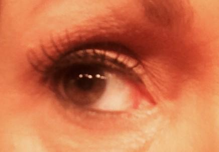 SharonRoseNCM's tweet image. Anyone know why eyelash glue smells like fish? #gross #whitegirlproblems #MysteriesofLife
