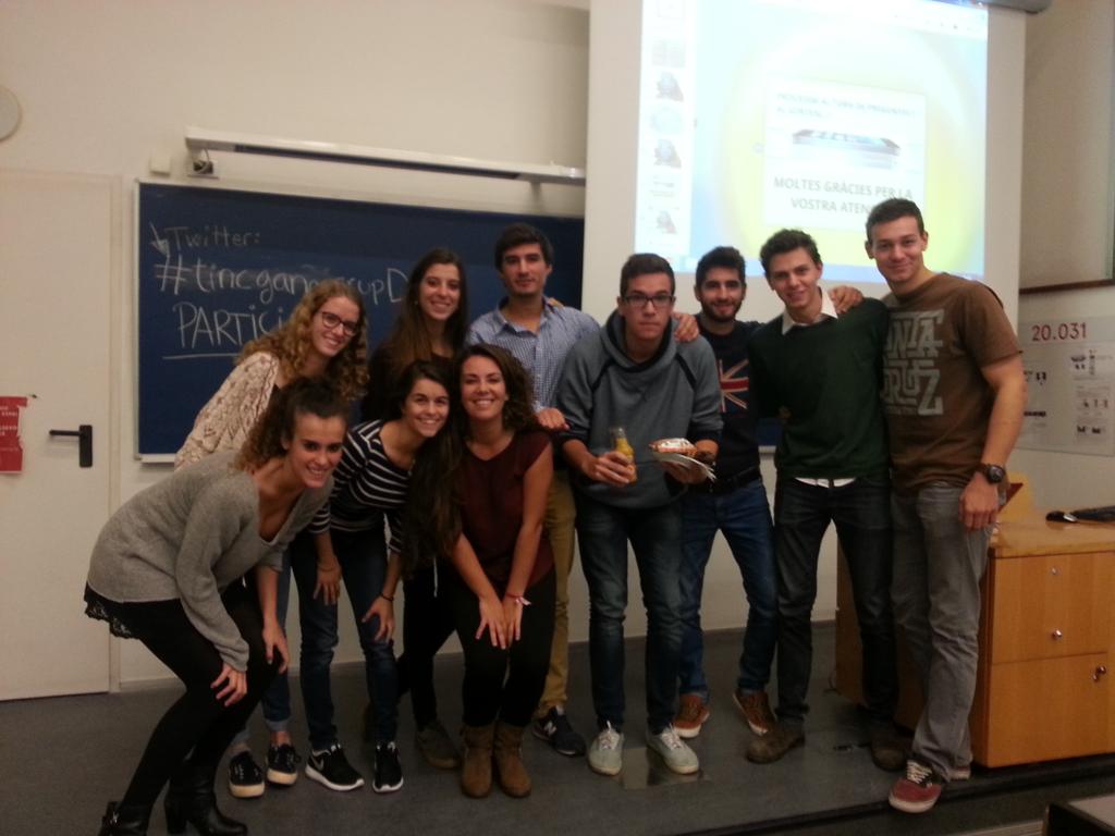 GrupDMarketing's tweet photo. Amb el guanyador!!!  Felicitats @vonmatterhorn13 http://t.co/9qAmbmN0OX