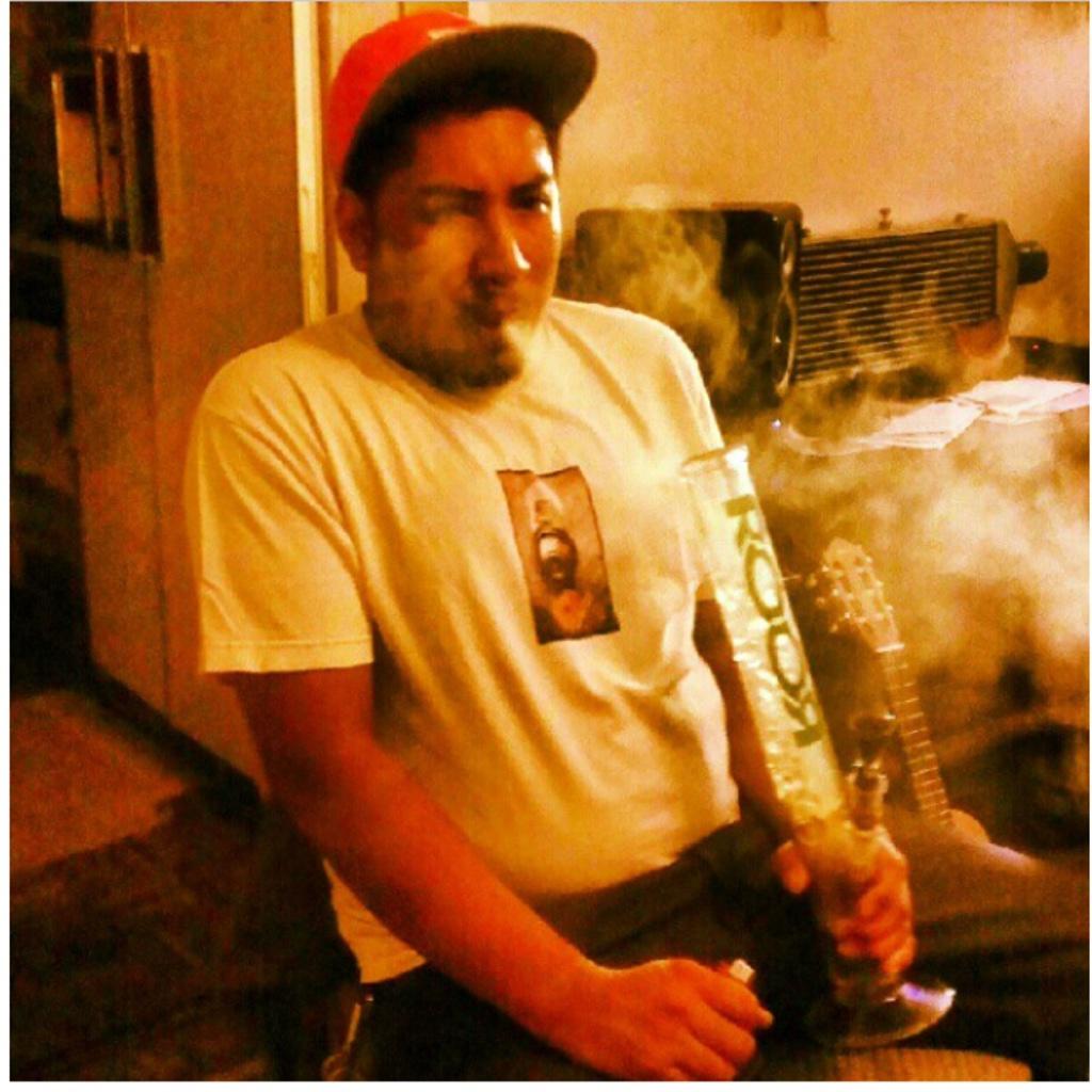 MikeOPerez's tweet photo. Hits from the bong http://t.co/AIsWgModPr