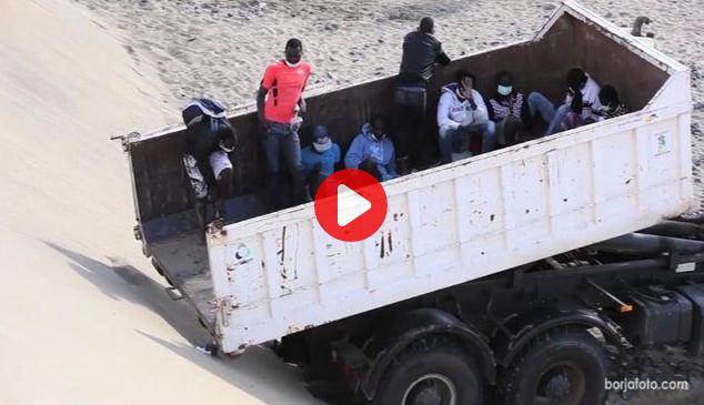 Delegación del Gobierno ve "inaceptable" trasladar inmigrantes en un camión de basura cuatro.com/_70871211