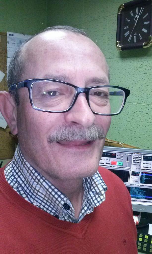 AndresPorrin's tweet photo. Como cada año, vuelve el #Peroldelosbigotes. como cada año ahy un bigote de honor .este año es @juanradioluna . http://t.co/YOeTuQZ7U5
