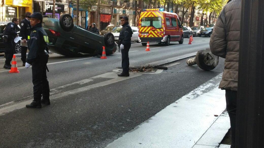 cyclo_fred's tweet photo. Encore un qui devait rouler doucement.... pour le #limitation #vitesse #30km en ville. http://t.co/C51RnSPofJ