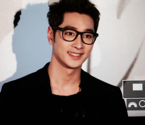 B1w_qTmCcAAmLB-.jpg:large