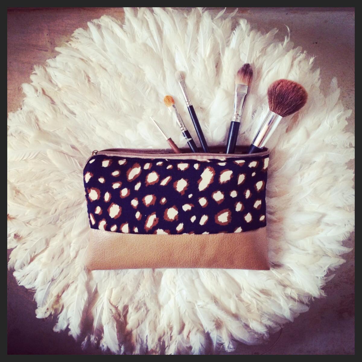 Cocooning style avec notre petite pochette made by Clarence Paris #clutch #clarence_paris