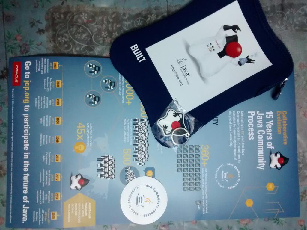 ChdJUG's tweet image. Just received JCP 15 Year kit #jcp #java #javausergroups @ChdJUG loves the poster, iPad case, keychain and sticker.