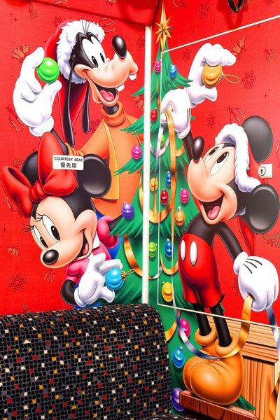 Mezzomikiのディズニーブログ 吊り革にもサンタ帽 ディズニーリゾートライン ディズニークリスマスライナー14 Http T Co Utfvy3ydrl かわいいクリスマスラッピング ミッキーシェイプのつり革にはサンタ帽が Http T Co Rwn8m1b4qv