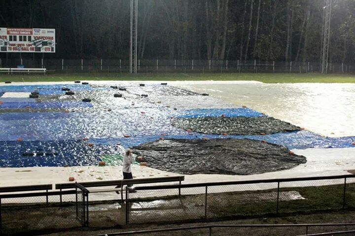 JamiKoons's tweet photo. @JasonAmessenger Trimble community covers the field to save it, small town big dreams http://t.co/0xdQzYd7KA