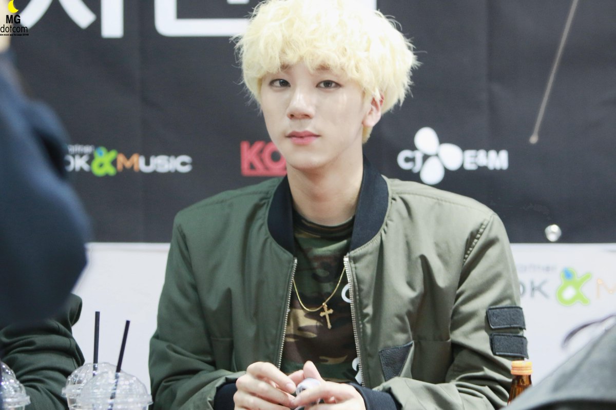 MOONGUYdotcom's tweet photo. 141102 종로 팬싸인회 #문규 #HOTSHOT #티모테오 사진 업데이트가 느려서 죄송합니다 최대한 빠르게 업데이트 하겠습니다ㅜ http://t.co/5QDnYzzBwG