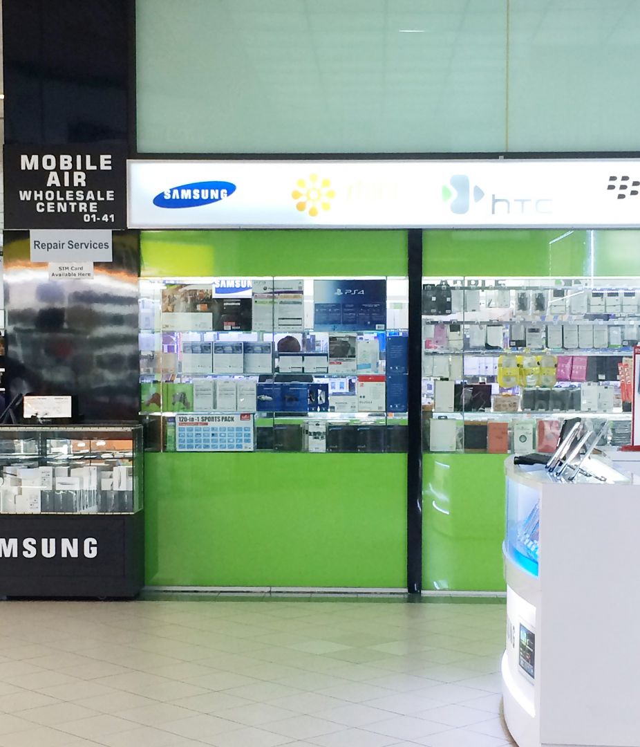 TODAYonline's tweet image. #SimLim case: Manpower minister @chuanjin1 shocked by behaviour of #MobileAir retailer tdy.sg/1s8XO3W