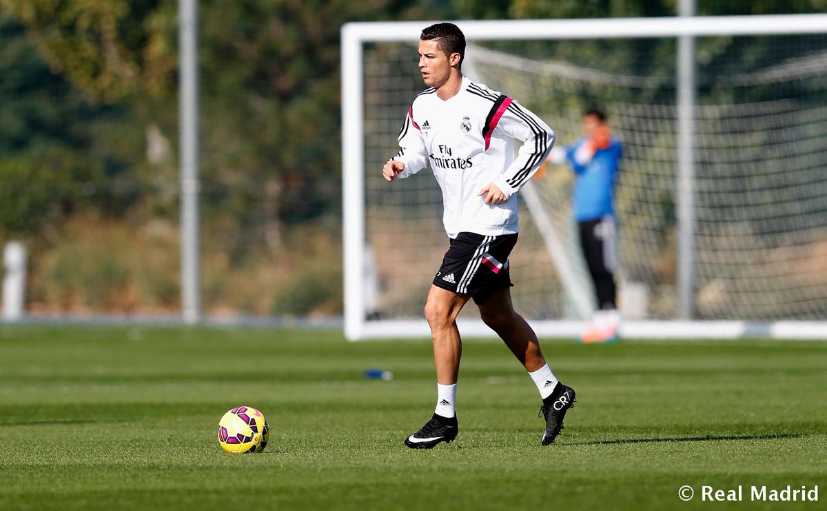 realmadrid's tweet photo. Penúltimo entrenamiento antes de recibir al Rayo (@RVMOficial) #RealMadridvsRVM #HalaMadrid http://t.co/0WQeHgG1Y1