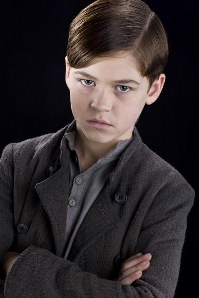 Ciyee dpt KTP-_-" Happy 17th Birthday, Hero Fiennes-Tiffin! He played 11-year-old Tom Riddle in HP. 