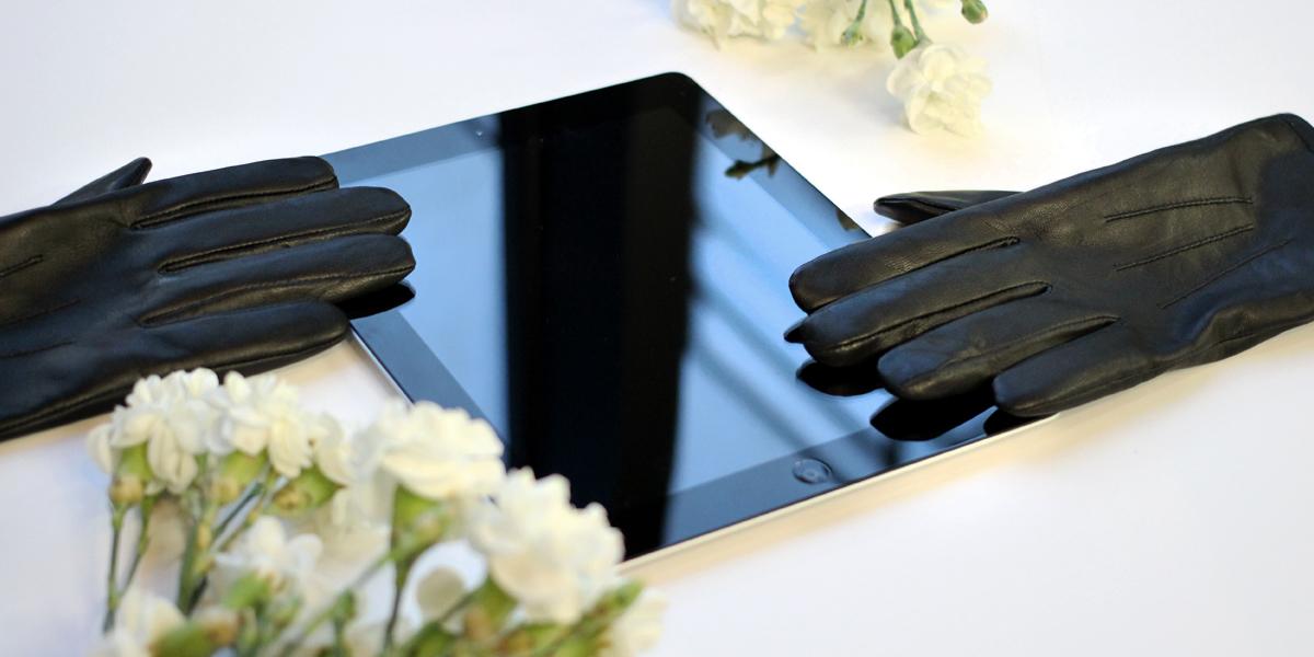 Never get cold using your tablet again! RT &amp; follow to #win touchscreen gloves &amp; an iPad! > bit.ly/1x4fgyg