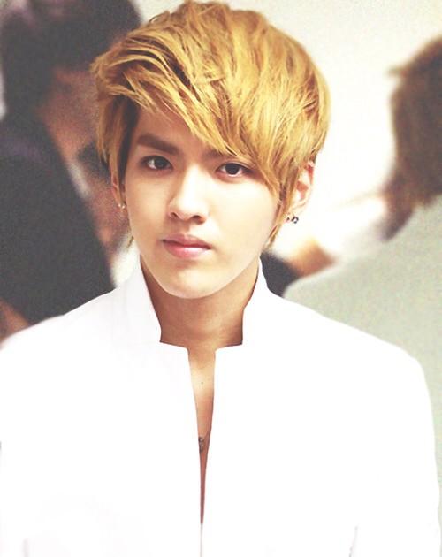 D-Day = Happy birthday in the U.S. to my babe dragon Kris Wu!!! I love you!!!! Sorry guys but I only love blondness 